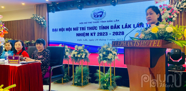 Đ/c Tô Thị Tâm- TUV, Chủ tịch Hội LHPN tỉnh Đắk Lắk phát biểu tại Đại hội