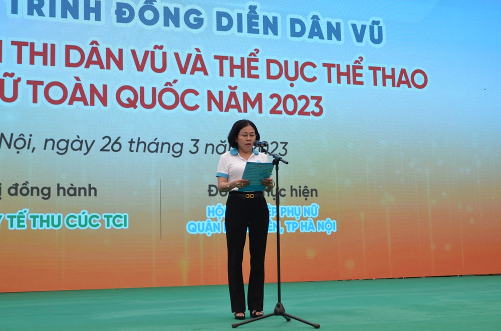 Hơn 1.000 phụ nữ tham gia đồng diễn dân vũ tại Hà Nội - ảnh 4