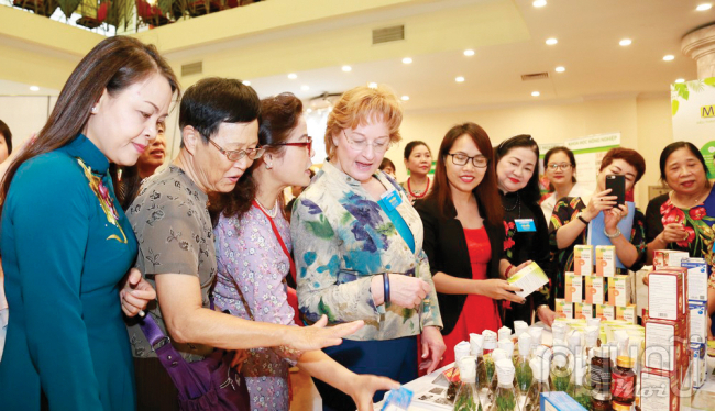 Hội nghị mạng lưới các nhà khoa học nữ châu Á - Thái Bình Dương năm 2018 tại Việt Nam.