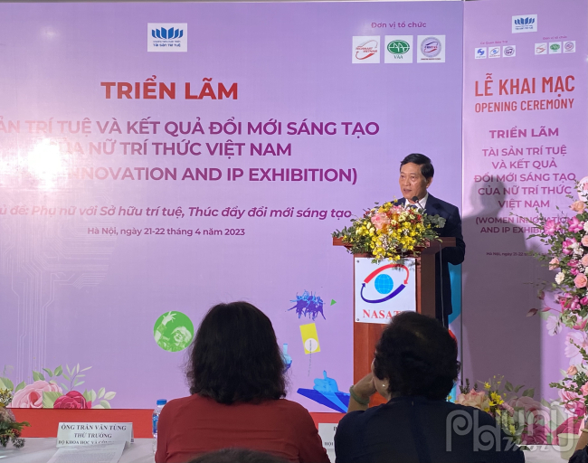 Ông Trần Văn Tùng, Thứ trưởng Bộ Khoa học và Công nghệ phát biểu tại Lễ khai mạc Triển lãm.