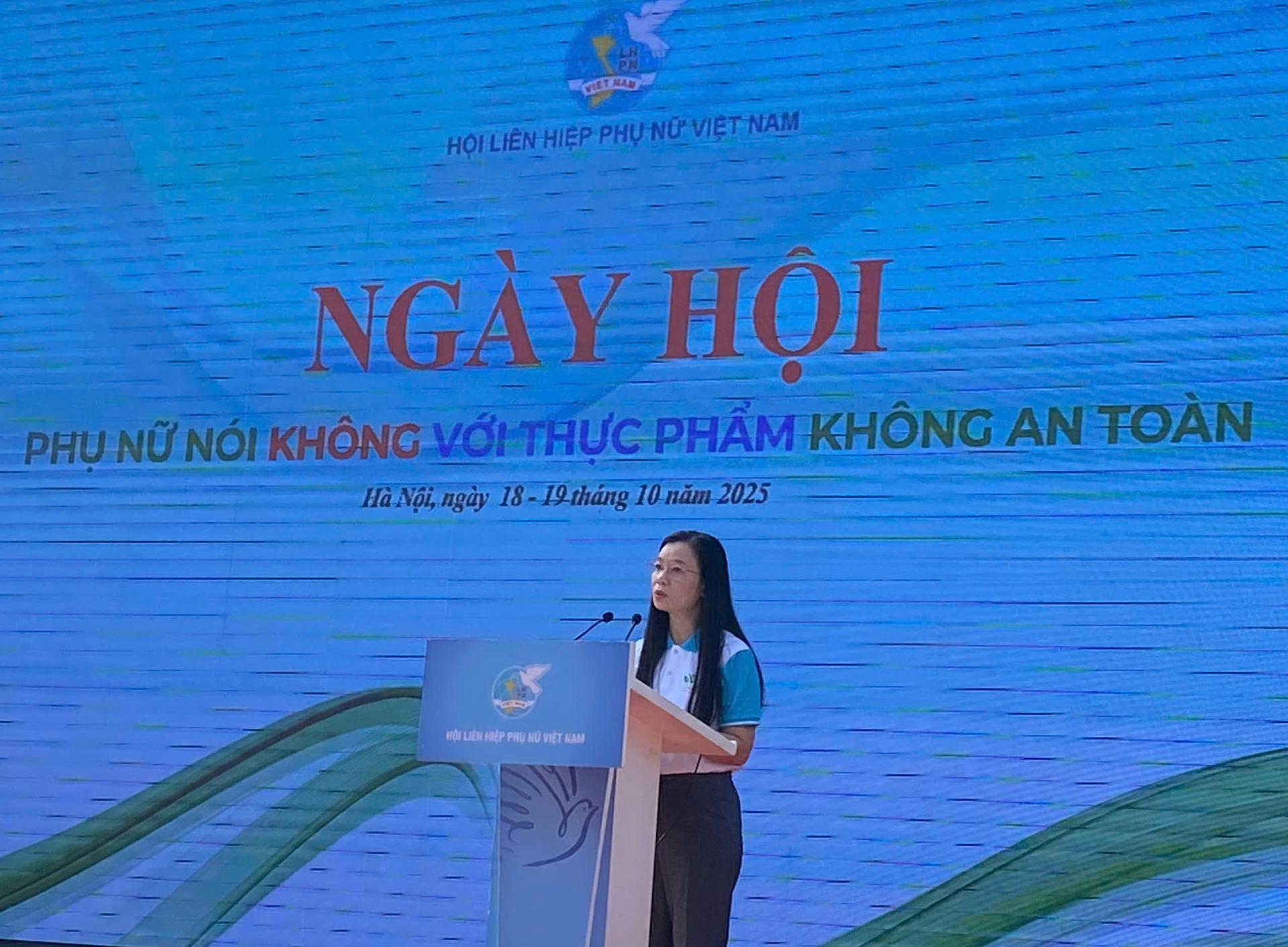 Phó Chủ tịch Hội LHPN Việt Nam Nguyễn Thị Thu Hiền phát biểu tại ngày hội