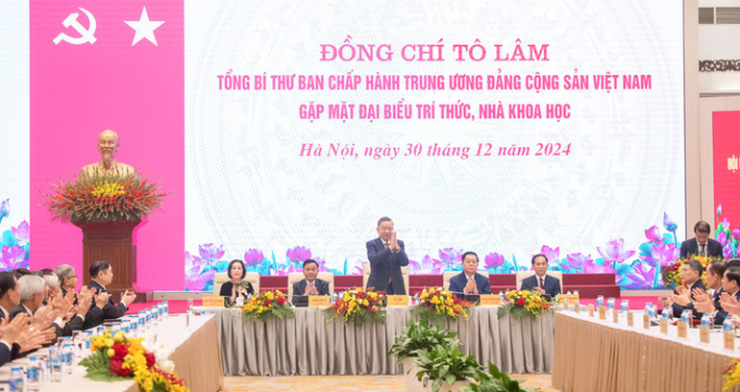 Tổng Bí thư Tô Lâm; Thường trực Ban Bí thư, Chủ nhiệm Ủy ban Kiểm tra Trung ương Trần Cẩm Tú; Trưởng Ban Tuyên giáo Trung ương Nguyễn Trọng Nghĩa; Phó Thủ tướng Chính phủ, Bộ trưởng Bộ Ngoại giao Bùi Thanh Sơn; Phó Chủ tịch Quốc hội Nguyễn Thị Thanh dự và đồng chủ trì cuộc gặp mặt. Ảnh: Nghĩa Đức