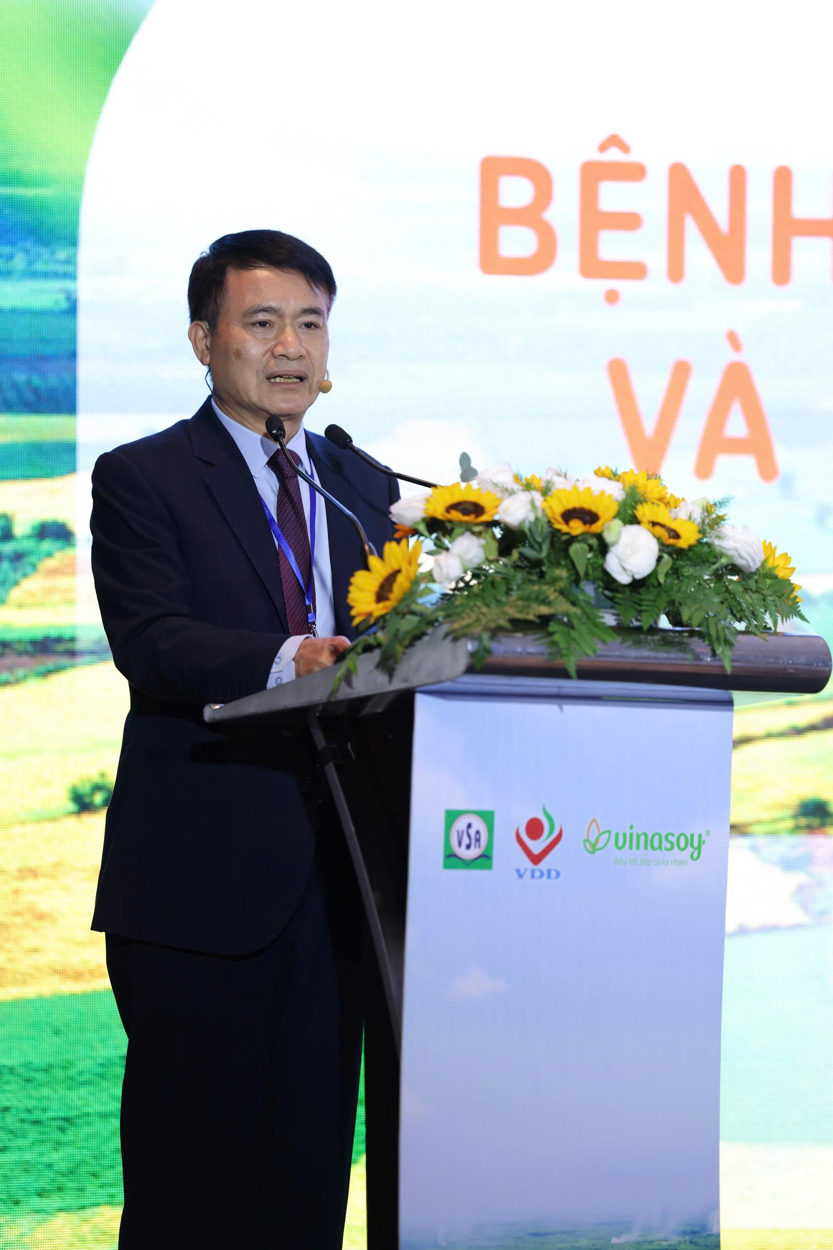 Viện Trưởng Viện Dinh dưỡng PGS.TS Trần Thanh Dương&nbsp;phát biểu khai mạc Hội thảo khoa học.