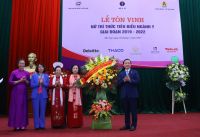 Những nữ trí thức thực sự là những bông hoa tươi đẹp