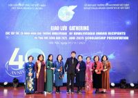 Giao lưu các thế hệ nhận Giải thưởng Kovalevskaia